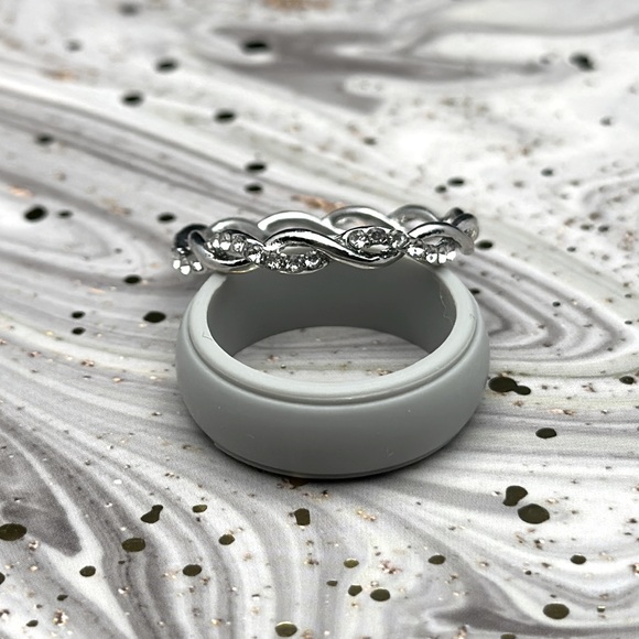 3mm Silver Ring Band, Women’s Ring - Picture 2 of 3